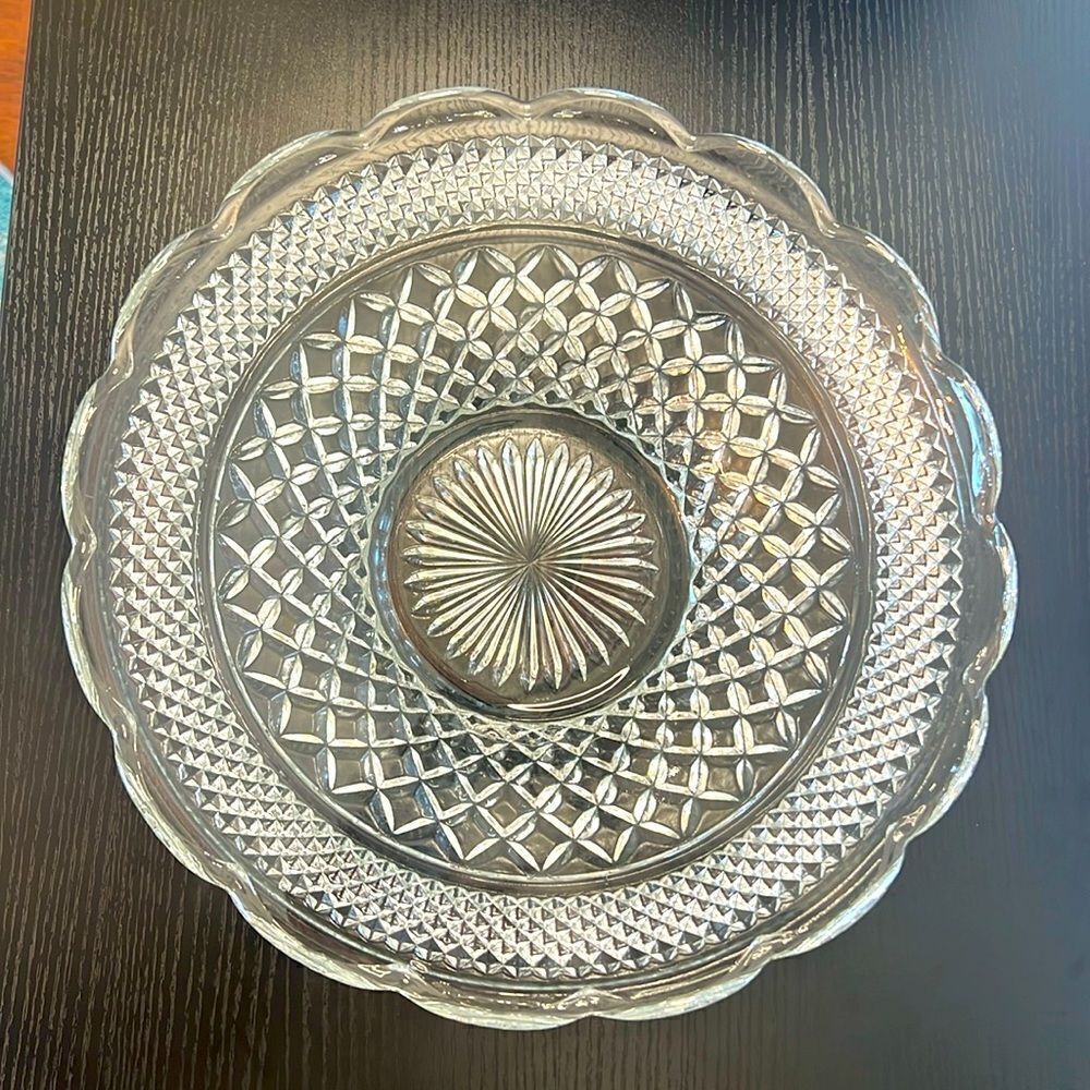 Beautiful Vintage Anchor Hocking Large Decorative Glass Bowl